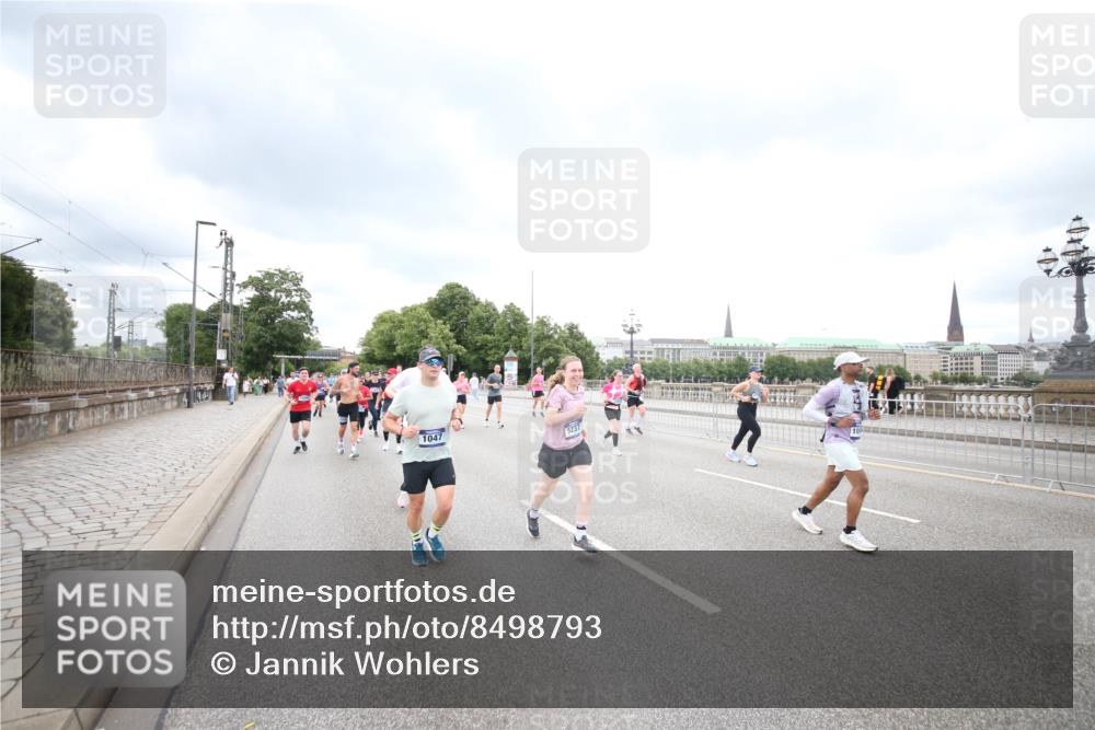 29.06.2025 - hella hamburg halbmarathon Jannik Wohlers http://msf.ph/oto/8498793 29.06.2025 10:56:09 Lombardsbrücke 1047, 1113, 2143, 2307, 2887, 2915, 2991, 3438, 3520, 3614, 3675, 3676, 3953, 3987, 4773, 5237, 5438, 5693, 5911, 6690, 7090, 7307, 7711, 8108, 8606, 8766, 8939, 8943, 9172, 9210, 9383, 9910, 10555, 10569, 10571, 10932, 10936, 11089, 11204, 11628, 12221, 12354, 12543, 13096, 13108, 14613, 14711, 14746, 15747, 16034, 16934, 17092, 17494, 17797, 18047, 18197, 18247, 18798 meine-sportfotos.de