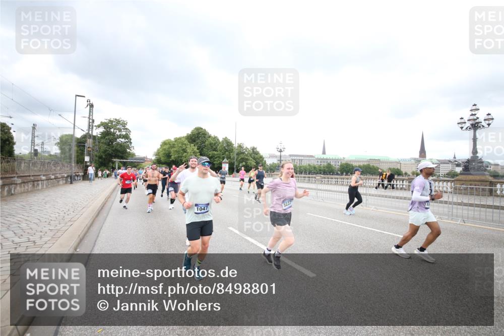 29.06.2025 - hella hamburg halbmarathon Jannik Wohlers http://msf.ph/oto/8498801 29.06.2025 10:56:09 Lombardsbrücke 1047, 1113, 2143, 2307, 2887, 2915, 2991, 3438, 3520, 3614, 3675, 3676, 3953, 3987, 4773, 5237, 5438, 5693, 5911, 6690, 7090, 7307, 7711, 8108, 8606, 8766, 8939, 8943, 9172, 9210, 9383, 9910, 10555, 10569, 10571, 10932, 10936, 11089, 11204, 11628, 12221, 12354, 12543, 13096, 13108, 14613, 14711, 14746, 15747, 16034, 16934, 17092, 17494, 17797, 18047, 18197, 18247, 18798 meine-sportfotos.de