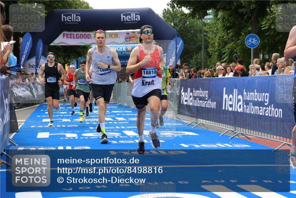 29.06.2025 - hella hamburg halbmarathon Strokosch-Dieckow http://msf.ph/oto/8498816 29.06.2025 10:43:31 Ziel 3116, 3928, 4080, 5124, 5436, 5506, 7635, 8664, 9931, 10237, 10246, 11648, 12623, 13996, 14484, 14690, 16338, 17391, 17912, 18449, 18513, 18775, 18810, 18942, 19051, 19229 meine-sportfotos.de