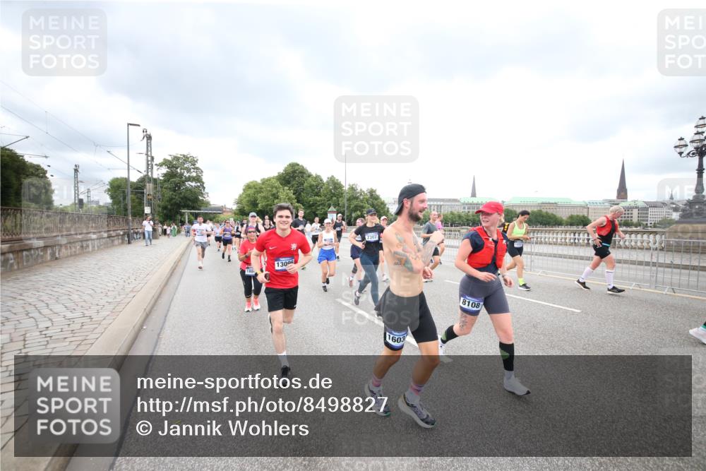 29.06.2025 - hella hamburg halbmarathon Jannik Wohlers http://msf.ph/oto/8498827 29.06.2025 10:56:12 Lombardsbrücke 1047, 2143, 2307, 2887, 2915, 2991, 3438, 3516, 3517, 3520, 3614, 3675, 3676, 3953, 3987, 4773, 5237, 5438, 5911, 6348, 6349, 6690, 7090, 7307, 7711, 8108, 8150, 8606, 8939, 8943, 9172, 9210, 9910, 10555, 10569, 10571, 10932, 10936, 11047, 11089, 11204, 11628, 12221, 12328, 12354, 12543, 12993, 13096, 13108, 13834, 14613, 14711, 14746, 15747, 16034, 16934, 17092, 17494, 17797, 18047, 18197, 18247 meine-sportfotos.de