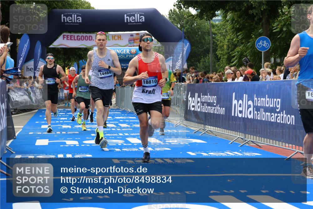 29.06.2025 - hella hamburg halbmarathon Strokosch-Dieckow http://msf.ph/oto/8498834 29.06.2025 10:43:31 Ziel 3116, 3928, 4080, 5124, 5436, 5506, 7635, 8664, 9931, 10237, 10246, 11648, 12623, 13996, 14484, 14690, 16338, 17391, 17912, 18449, 18513, 18775, 18810, 18942, 19051, 19229 meine-sportfotos.de