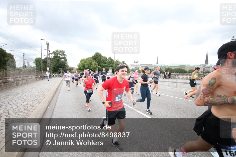 29.06.2025 - hella hamburg halbmarathon Jannik Wohlers http://msf.ph/oto/8498837 29.06.2025 10:56:12 Lombardsbrücke 1047, 2143, 2307, 2887, 2915, 2991, 3438, 3516, 3517, 3520, 3614, 3675, 3676, 3953, 3987, 4773, 5237, 5438, 5911, 6348, 6349, 6690, 7090, 7307, 7711, 8108, 8150, 8606, 8939, 8943, 9172, 9210, 9910, 10555, 10569, 10571, 10932, 10936, 11047, 11089, 11204, 11628, 12221, 12328, 12354, 12543, 12993, 13096, 13108, 13834, 14613, 14711, 14746, 15747, 16034, 16934, 17092, 17494, 17797, 18047, 18197, 18247 meine-sportfotos.de