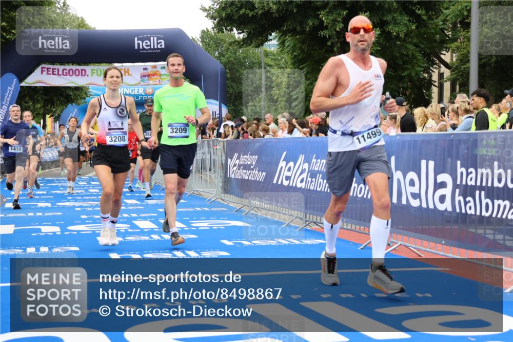 29.06.2025 - hella hamburg halbmarathon Strokosch-Dieckow http://msf.ph/oto/8498867 29.06.2025 10:54:04 Ziel 1151, 1410, 1815, 2432, 3096, 3208, 3209, 3898, 5638, 6294, 6356, 6374, 6443, 6581, 8390, 8394, 9032, 9791, 11499, 11789, 12213, 12379, 13397, 13794, 13869, 15524, 16780, 16871, 17348, 18308 meine-sportfotos.de