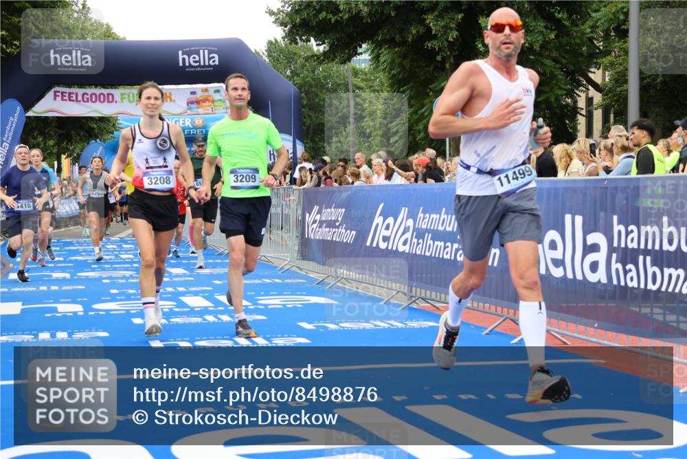 29.06.2025 - hella hamburg halbmarathon Strokosch-Dieckow http://msf.ph/oto/8498876 29.06.2025 10:54:04 Ziel 1151, 1410, 1815, 2432, 3096, 3208, 3209, 3898, 5638, 6294, 6356, 6374, 6443, 6581, 8390, 8394, 9032, 9791, 11499, 11789, 12213, 12379, 13397, 13794, 13869, 15524, 16780, 16871, 17348, 18308 meine-sportfotos.de