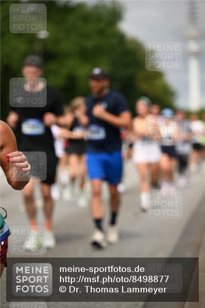 29.06.2025 - hella hamburg halbmarathon Dr. Thomas Lammeyer http://msf.ph/oto/8498877 29.06.2025 10:23:51 Kennedybrücke 1145, 1159, 1160, 1708, 2405, 2703, 2795, 2918, 2993, 2995, 3446, 3631, 4170, 4562, 4570, 4979, 5035, 5178, 5251, 5397, 5429, 5556, 5878, 6249, 6796, 6797, 6872, 6874, 6939, 7137, 7248, 7249, 7647, 7836, 8427, 8537, 8778, 10349, 10540, 10594, 10966, 11036, 11247 meine-sportfotos.de