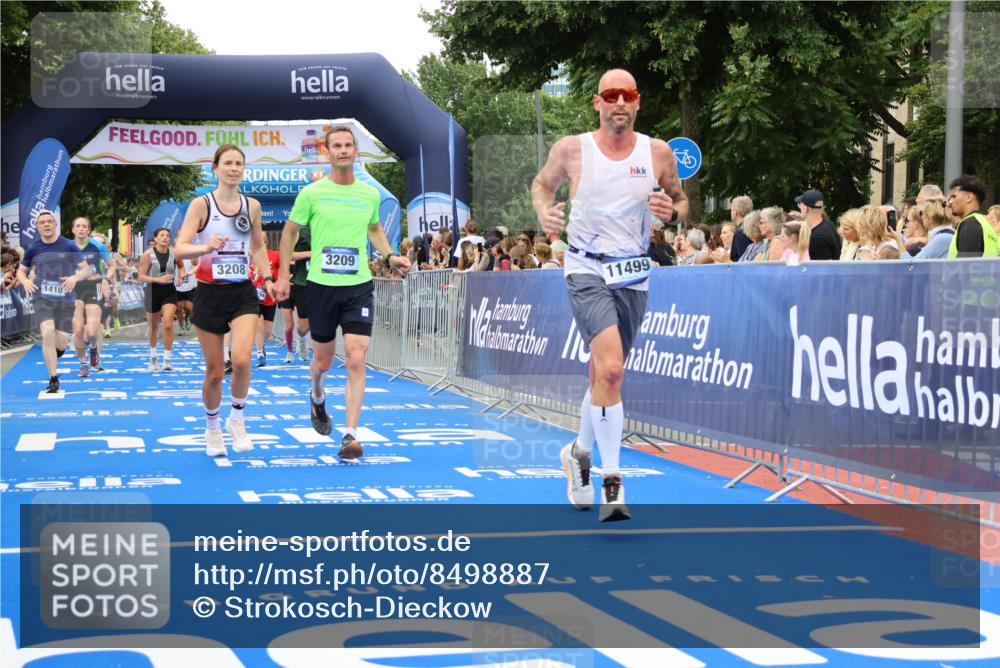 29.06.2025 - hella hamburg halbmarathon Strokosch-Dieckow http://msf.ph/oto/8498887 29.06.2025 10:54:04 Ziel 1151, 1410, 1815, 2432, 3096, 3208, 3209, 3898, 5638, 6294, 6356, 6374, 6443, 6581, 8390, 8394, 9032, 9791, 11499, 11789, 12213, 12379, 13397, 13794, 13869, 15524, 16780, 16871, 17348, 18308 meine-sportfotos.de