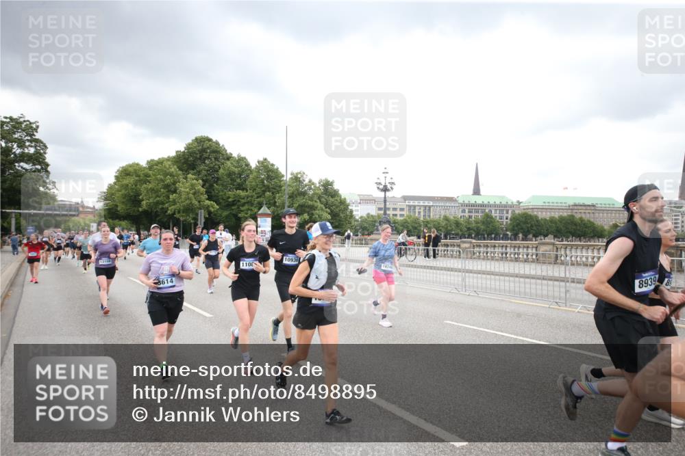 29.06.2025 - hella hamburg halbmarathon Jannik Wohlers http://msf.ph/oto/8498895 29.06.2025 10:56:17 Lombardsbrücke 1047, 2143, 2307, 2887, 2991, 3418, 3438, 3516, 3517, 3520, 3614, 3675, 3676, 4094, 4118, 4773, 5237, 5438, 5911, 5944, 6348, 6349, 7307, 7381, 8108, 8150, 8606, 8939, 8943, 9172, 9210, 9402, 9404, 9517, 9902, 9905, 9910, 10138, 10309, 10555, 10569, 10571, 10932, 10936, 11047, 11089, 11204, 12221, 12328, 12354, 12543, 12993, 13096, 13108, 13801, 13834, 14117, 14472, 14711, 14746, 15215, 15747, 15748, 15823, 16034, 16934, 17797, 18047, 18197 meine-sportfotos.de