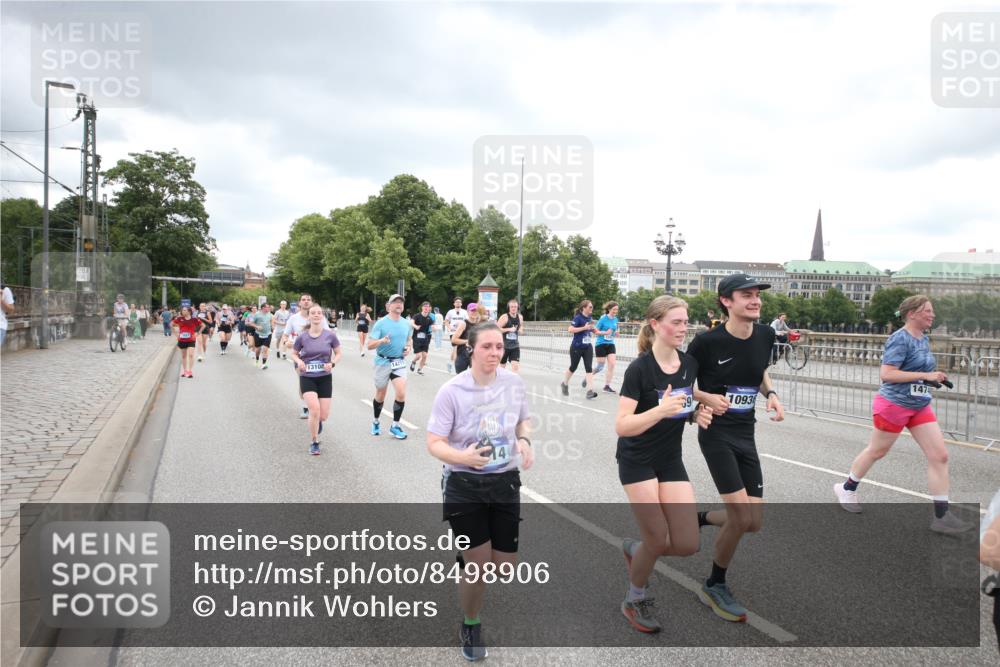 29.06.2025 - hella hamburg halbmarathon Jannik Wohlers http://msf.ph/oto/8498906 29.06.2025 10:56:18 Lombardsbrücke 1047, 2143, 2307, 2887, 2991, 3418, 3438, 3516, 3517, 3520, 3614, 3675, 3676, 4094, 4118, 4773, 5237, 5438, 5911, 5944, 6348, 6349, 7307, 7381, 8108, 8150, 8606, 8939, 8943, 9172, 9210, 9402, 9404, 9517, 9902, 9905, 9910, 10138, 10309, 10555, 10569, 10571, 10932, 10936, 11047, 11089, 11204, 12221, 12328, 12354, 12543, 12993, 13096, 13108, 13801, 13834, 14117, 14472, 14711, 14746, 15215, 15748, 15823, 16034, 17797, 18197 meine-sportfotos.de