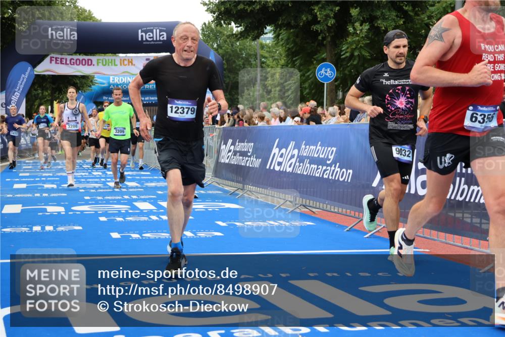 29.06.2025 - hella hamburg halbmarathon Strokosch-Dieckow http://msf.ph/oto/8498907 29.06.2025 10:54:02 Ziel 1151, 1410, 1815, 2432, 3096, 3208, 3209, 5638, 6294, 6356, 6374, 6481, 6581, 7918, 8390, 8394, 9032, 9791, 11499, 11789, 12379, 13032, 13397, 13794, 13869, 14175, 16871, 17348, 18308, 18879 meine-sportfotos.de