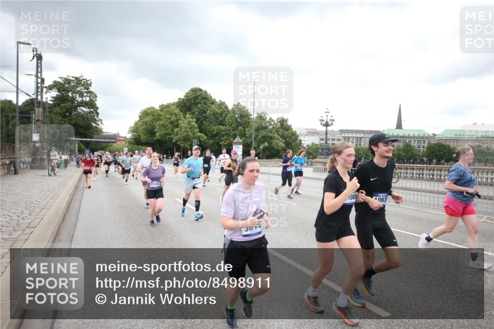29.06.2025 - hella hamburg halbmarathon Jannik Wohlers http://msf.ph/oto/8498911 29.06.2025 10:56:18 Lombardsbrücke 1047, 2143, 2307, 2887, 2991, 3418, 3438, 3516, 3517, 3520, 3614, 3675, 3676, 4094, 4118, 4773, 5237, 5438, 5911, 5944, 6348, 6349, 7307, 7381, 8108, 8150, 8606, 8939, 8943, 9172, 9210, 9402, 9404, 9517, 9902, 9905, 9910, 10138, 10309, 10555, 10569, 10571, 10932, 10936, 11047, 11089, 11204, 12221, 12328, 12354, 12543, 12993, 13096, 13108, 13801, 13834, 14117, 14472, 14711, 14746, 15215, 15748, 15823, 16034, 17797, 18197 meine-sportfotos.de