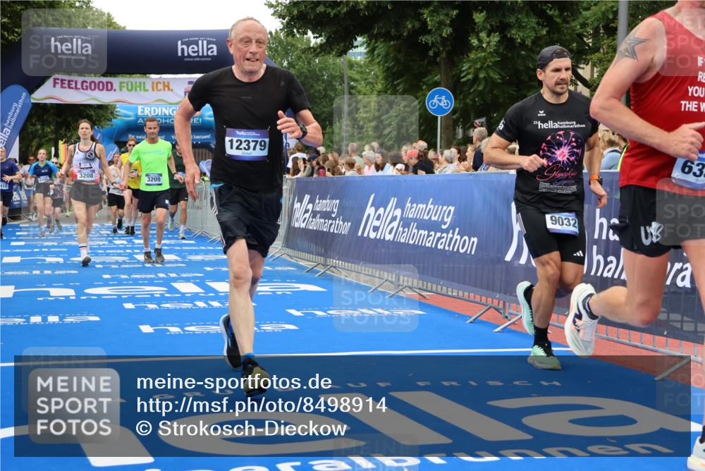 29.06.2025 - hella hamburg halbmarathon Strokosch-Dieckow http://msf.ph/oto/8498914 29.06.2025 10:54:02 Ziel 1151, 1410, 1815, 2432, 3096, 3208, 3209, 5638, 6294, 6356, 6374, 6481, 6581, 7918, 8390, 8394, 9032, 9791, 11499, 11789, 12379, 13032, 13397, 13794, 13869, 14175, 16871, 17348, 18308, 18879 meine-sportfotos.de