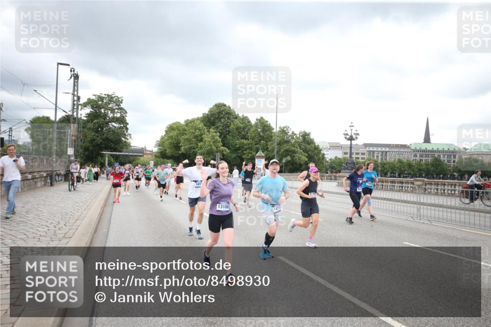 29.06.2025 - hella hamburg halbmarathon Jannik Wohlers http://msf.ph/oto/8498930 29.06.2025 10:56:19 Lombardsbrücke 2143, 2307, 2887, 2991, 3348, 3418, 3438, 3516, 3517, 3520, 3614, 4094, 4118, 4773, 5237, 5438, 5589, 5911, 5944, 6348, 6349, 7307, 7381, 8108, 8150, 8606, 8939, 8943, 9172, 9210, 9402, 9404, 9517, 9902, 9905, 9910, 10138, 10309, 10555, 10569, 10571, 10936, 11047, 11089, 11204, 12221, 12328, 12354, 12543, 12993, 13096, 13108, 13801, 13834, 14117, 14472, 14711, 14746, 15215, 15748, 15823, 16034, 17797, 18197 meine-sportfotos.de