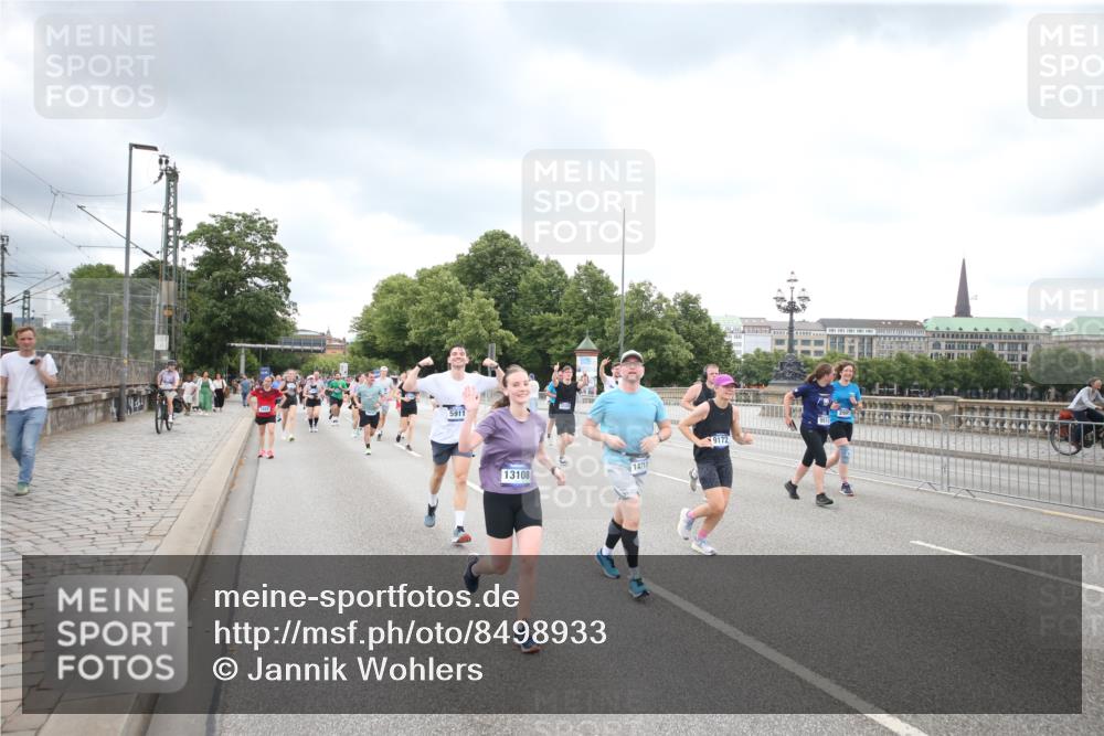 29.06.2025 - hella hamburg halbmarathon Jannik Wohlers http://msf.ph/oto/8498933 29.06.2025 10:56:19 Lombardsbrücke 2143, 2307, 2887, 2991, 3348, 3418, 3438, 3516, 3517, 3520, 3614, 4094, 4118, 4773, 5237, 5438, 5589, 5911, 5944, 6348, 6349, 7307, 7381, 8108, 8150, 8606, 8939, 8943, 9172, 9210, 9402, 9404, 9517, 9902, 9905, 9910, 10138, 10309, 10555, 10569, 10571, 10936, 11047, 11089, 11204, 12221, 12328, 12354, 12543, 12993, 13096, 13108, 13801, 13834, 14117, 14472, 14711, 14746, 15215, 15748, 15823, 16034, 17797, 18197 meine-sportfotos.de
