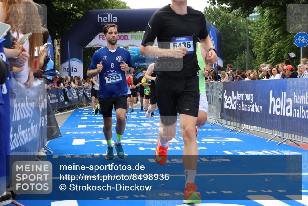 29.06.2025 - hella hamburg halbmarathon Strokosch-Dieckow http://msf.ph/oto/8498936 29.06.2025 10:43:28 Ziel 2653, 3928, 4080, 5124, 5436, 5506, 7635, 8664, 9931, 10237, 10246, 11648, 12623, 13348, 13996, 14484, 16338, 16720, 17391, 18513, 18775, 18810, 18942, 18987, 19009, 19051, 19229 meine-sportfotos.de