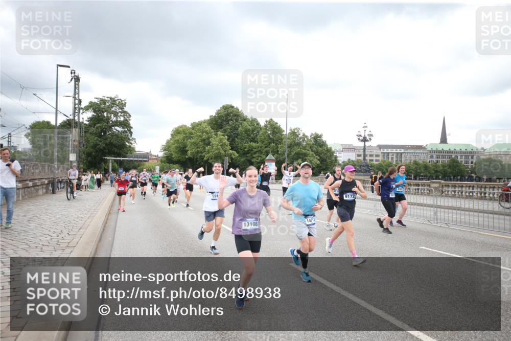 29.06.2025 - hella hamburg halbmarathon Jannik Wohlers http://msf.ph/oto/8498938 29.06.2025 10:56:19 Lombardsbrücke 2143, 2307, 2887, 2991, 3348, 3418, 3438, 3516, 3517, 3520, 3614, 4094, 4118, 4773, 5237, 5438, 5589, 5911, 5944, 6348, 6349, 7307, 7381, 8108, 8150, 8606, 8939, 8943, 9172, 9210, 9402, 9404, 9517, 9902, 9905, 9910, 10138, 10309, 10555, 10569, 10571, 10936, 11047, 11089, 11204, 12221, 12328, 12354, 12543, 12993, 13096, 13108, 13801, 13834, 14117, 14472, 14711, 14746, 15215, 15748, 15823, 16034, 17797, 18197 meine-sportfotos.de