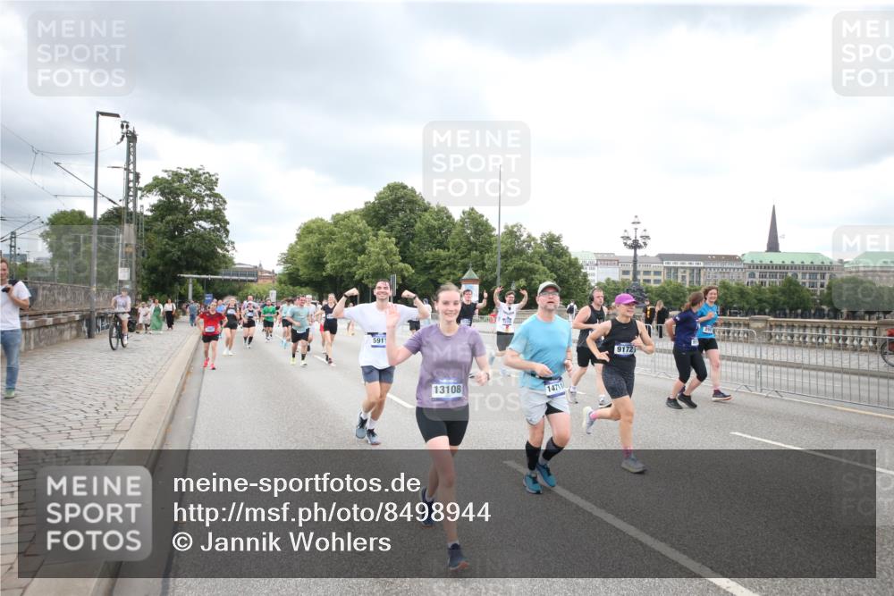 29.06.2025 - hella hamburg halbmarathon Jannik Wohlers http://msf.ph/oto/8498944 29.06.2025 10:56:19 Lombardsbrücke 2143, 2307, 2887, 2991, 3348, 3418, 3438, 3516, 3517, 3520, 3614, 4094, 4118, 4773, 5237, 5438, 5589, 5911, 5944, 6348, 6349, 7307, 7381, 8108, 8150, 8606, 8939, 8943, 9172, 9210, 9402, 9404, 9517, 9902, 9905, 9910, 10138, 10309, 10555, 10569, 10571, 10936, 11047, 11089, 11204, 12221, 12328, 12354, 12543, 12993, 13096, 13108, 13801, 13834, 14117, 14472, 14711, 14746, 15215, 15748, 15823, 16034, 17797, 18197 meine-sportfotos.de