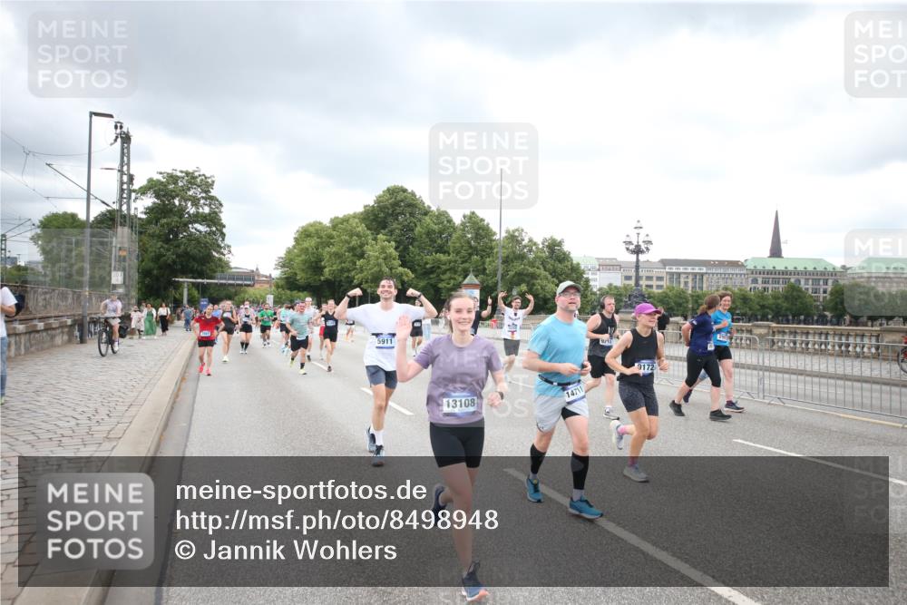 29.06.2025 - hella hamburg halbmarathon Jannik Wohlers http://msf.ph/oto/8498948 29.06.2025 10:56:19 Lombardsbrücke 2143, 2307, 2887, 2991, 3348, 3418, 3438, 3516, 3517, 3520, 3614, 4094, 4118, 4773, 5237, 5438, 5589, 5911, 5944, 6348, 6349, 7307, 7381, 8108, 8150, 8606, 8939, 8943, 9172, 9210, 9402, 9404, 9517, 9902, 9905, 9910, 10138, 10309, 10555, 10569, 10571, 10936, 11047, 11089, 11204, 12221, 12328, 12354, 12543, 12993, 13096, 13108, 13801, 13834, 14117, 14472, 14711, 14746, 15215, 15748, 15823, 16034, 17797, 18197 meine-sportfotos.de