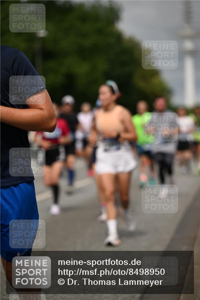 29.06.2025 - hella hamburg halbmarathon Dr. Thomas Lammeyer http://msf.ph/oto/8498950 29.06.2025 10:23:53 Kennedybrücke 1145, 1159, 1160, 1708, 2405, 2703, 2795, 2918, 2993, 2995, 3446, 3631, 4170, 4562, 4570, 4979, 5035, 5178, 5251, 5397, 5429, 5556, 5834, 5878, 6249, 6796, 6797, 6872, 6874, 6939, 7137, 7248, 7249, 7647, 7836, 8427, 8537, 8778, 10349, 10540, 10594, 10966, 11036, 11247 meine-sportfotos.de