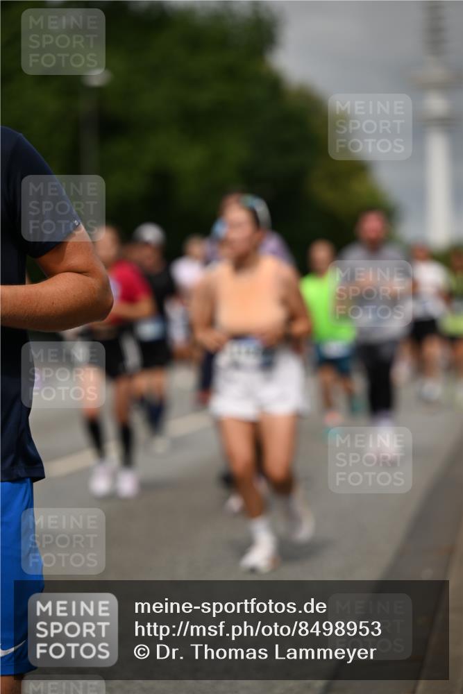 29.06.2025 - hella hamburg halbmarathon Dr. Thomas Lammeyer http://msf.ph/oto/8498953 29.06.2025 10:23:53 Kennedybrücke 1145, 1159, 1160, 1708, 2405, 2703, 2795, 2918, 2993, 2995, 3446, 3631, 4170, 4562, 4570, 4979, 5035, 5178, 5251, 5397, 5429, 5556, 5834, 5878, 6249, 6796, 6797, 6872, 6874, 6939, 7137, 7248, 7249, 7647, 7836, 8427, 8537, 8778, 10349, 10540, 10594, 10966, 11036, 11247 meine-sportfotos.de