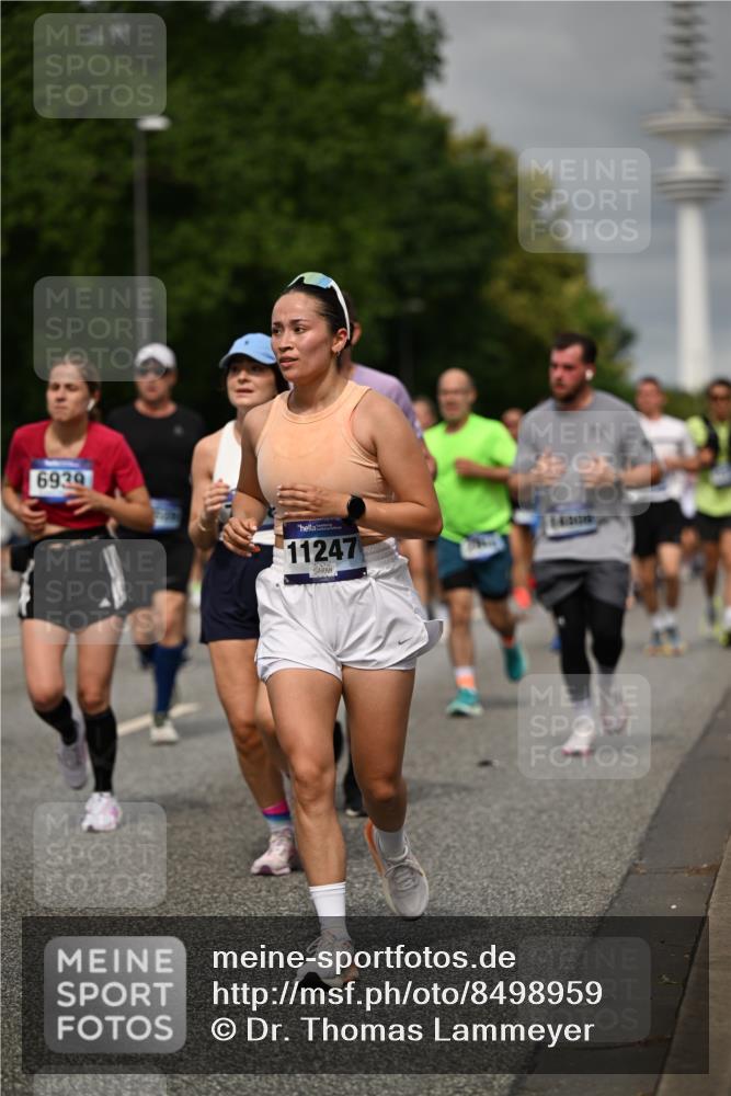 29.06.2025 - hella hamburg halbmarathon Dr. Thomas Lammeyer http://msf.ph/oto/8498959 29.06.2025 10:23:54 Kennedybrücke 1145, 1708, 2405, 2795, 2918, 2993, 2995, 3446, 3631, 4170, 4562, 4570, 4979, 5035, 5123, 5178, 5251, 5397, 5429, 5556, 5834, 5878, 6444, 6796, 6797, 6872, 6874, 6939, 7137, 7248, 7249, 7647, 7836, 8427, 8537, 8778, 10349, 10540, 10594, 10966, 11036, 11247 meine-sportfotos.de