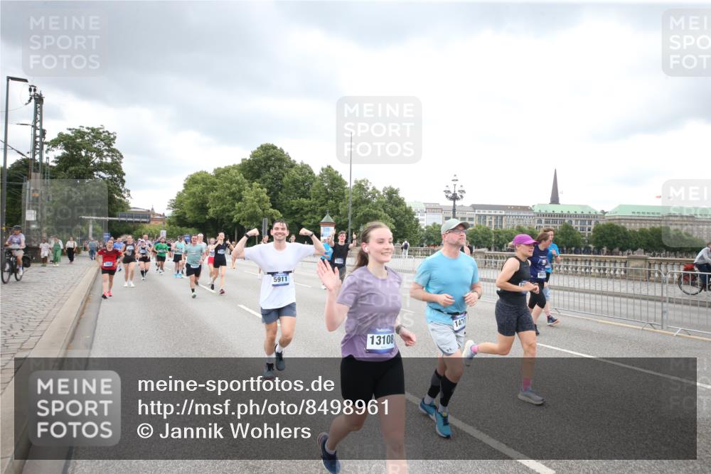 29.06.2025 - hella hamburg halbmarathon Jannik Wohlers http://msf.ph/oto/8498961 29.06.2025 10:56:19 Lombardsbrücke 2143, 2307, 2887, 2991, 3348, 3418, 3438, 3516, 3517, 3520, 3614, 4094, 4118, 4773, 5237, 5438, 5589, 5911, 5944, 6348, 6349, 7307, 7381, 8108, 8150, 8606, 8939, 8943, 9172, 9210, 9402, 9404, 9517, 9902, 9905, 9910, 10138, 10309, 10555, 10569, 10571, 10936, 11047, 11089, 11204, 12221, 12328, 12354, 12543, 12993, 13096, 13108, 13801, 13834, 14117, 14472, 14711, 14746, 15215, 15748, 15823, 16034, 17797, 18197 meine-sportfotos.de