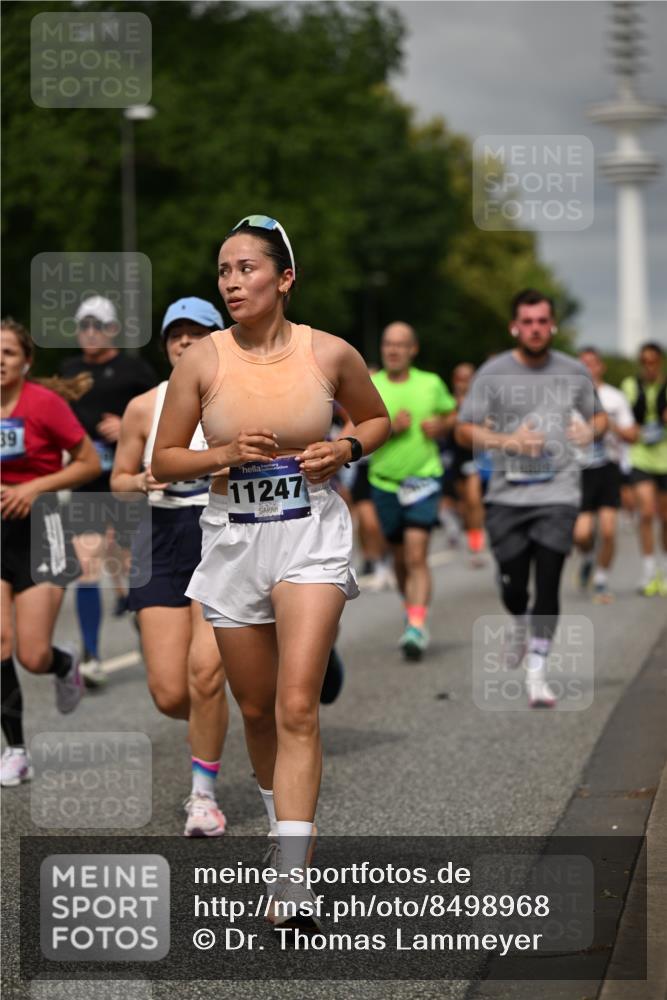 29.06.2025 - hella hamburg halbmarathon Dr. Thomas Lammeyer http://msf.ph/oto/8498968 29.06.2025 10:23:54 Kennedybrücke 1145, 1708, 2405, 2795, 2918, 2993, 2995, 3446, 3631, 4170, 4562, 4570, 4979, 5035, 5123, 5178, 5251, 5397, 5429, 5556, 5834, 5878, 6444, 6796, 6797, 6872, 6874, 6939, 7137, 7248, 7249, 7647, 7836, 8427, 8537, 8778, 10349, 10540, 10594, 10966, 11036, 11247 meine-sportfotos.de