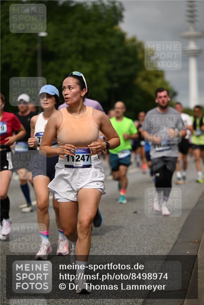 29.06.2025 - hella hamburg halbmarathon Dr. Thomas Lammeyer http://msf.ph/oto/8498974 29.06.2025 10:23:54 Kennedybrücke 1145, 1708, 2405, 2795, 2918, 2993, 2995, 3446, 3631, 4170, 4562, 4570, 4979, 5035, 5123, 5178, 5251, 5397, 5429, 5556, 5834, 5878, 6444, 6796, 6797, 6872, 6874, 6939, 7137, 7248, 7249, 7647, 7836, 8427, 8537, 8778, 10349, 10540, 10594, 10966, 11036, 11247 meine-sportfotos.de