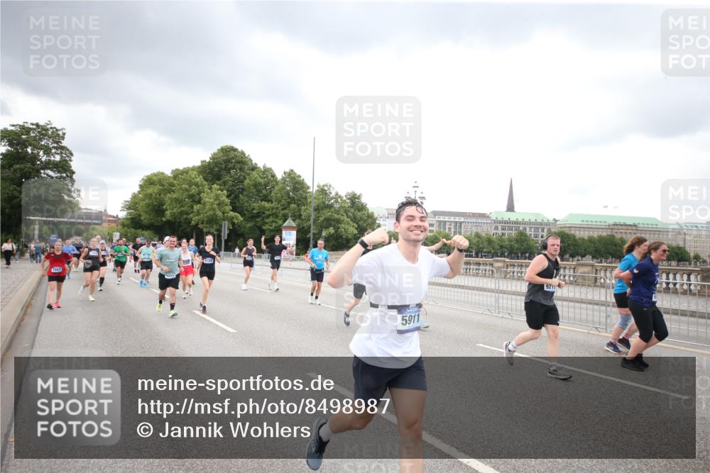29.06.2025 - hella hamburg halbmarathon Jannik Wohlers http://msf.ph/oto/8498987 29.06.2025 10:56:20 Lombardsbrücke 2143, 2307, 2887, 2932, 2991, 3348, 3418, 3438, 3516, 3517, 3520, 3614, 4094, 4118, 4773, 5438, 5589, 5911, 5944, 6348, 6349, 7381, 8108, 8150, 8606, 8939, 8943, 9172, 9210, 9402, 9404, 9517, 9902, 9905, 9910, 10138, 10309, 10555, 10569, 10571, 10936, 11047, 11089, 11204, 12221, 12328, 12354, 12993, 13096, 13108, 13273, 13671, 13801, 13834, 14117, 14472, 14711, 14746, 15215, 15748, 15823, 16034, 18197 meine-sportfotos.de