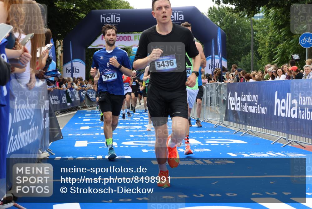 29.06.2025 - hella hamburg halbmarathon Strokosch-Dieckow http://msf.ph/oto/8498991 29.06.2025 10:43:28 Ziel 2653, 3928, 4080, 5124, 5436, 5506, 7635, 8664, 9931, 10237, 10246, 11648, 12623, 13348, 13996, 14484, 16338, 16720, 17391, 18513, 18775, 18810, 18942, 18987, 19009, 19051, 19229 meine-sportfotos.de
