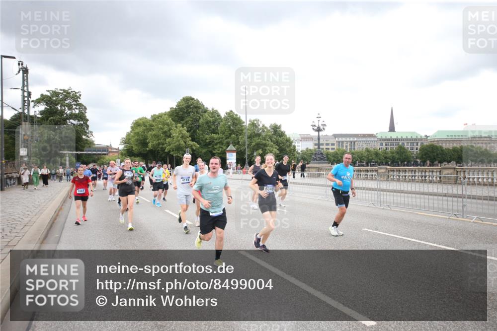 29.06.2025 - hella hamburg halbmarathon Jannik Wohlers http://msf.ph/oto/8499004 29.06.2025 10:56:23 Lombardsbrücke 2887, 2932, 2991, 3348, 3387, 3418, 3438, 3516, 3517, 3614, 4094, 4118, 5589, 5911, 5944, 6348, 6349, 7381, 8150, 8197, 8939, 8943, 9172, 9210, 9402, 9404, 9517, 9902, 9905, 9910, 10138, 10309, 10450, 10571, 10632, 10936, 11047, 11089, 11204, 12328, 12345, 12354, 12993, 13108, 13273, 13671, 13801, 13834, 14117, 14472, 14711, 14746, 15215, 15630, 15748, 15823, 18197 meine-sportfotos.de