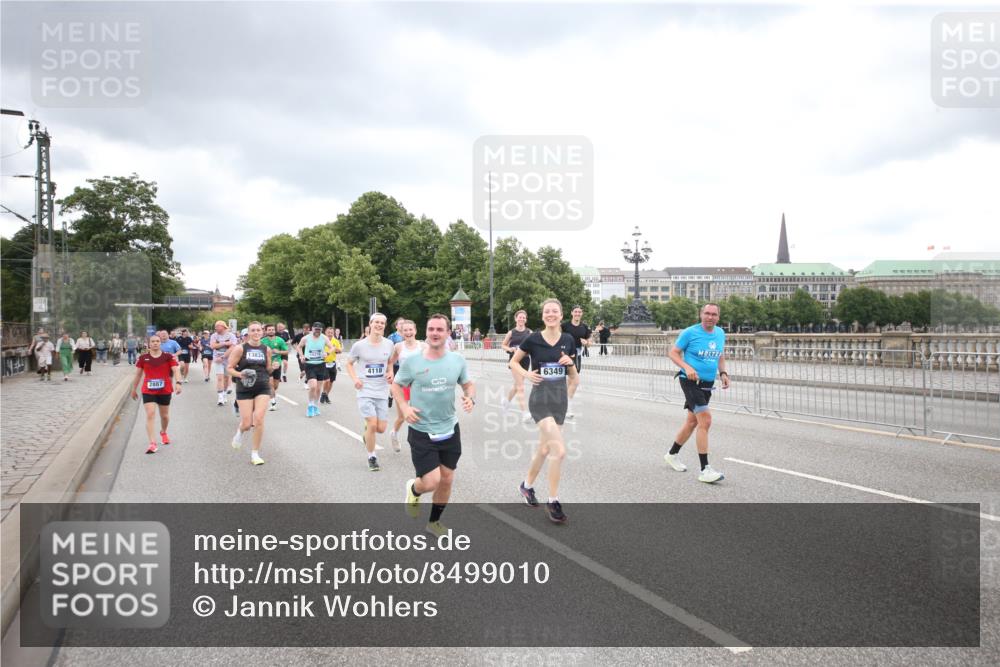 29.06.2025 - hella hamburg halbmarathon Jannik Wohlers http://msf.ph/oto/8499010 29.06.2025 10:56:23 Lombardsbrücke 2887, 2932, 2991, 3348, 3387, 3418, 3438, 3516, 3517, 3614, 4094, 4118, 5589, 5911, 5944, 6348, 6349, 7381, 8150, 8197, 8939, 8943, 9172, 9210, 9402, 9404, 9517, 9902, 9905, 9910, 10138, 10309, 10450, 10571, 10632, 10936, 11047, 11089, 11204, 12328, 12345, 12354, 12993, 13108, 13273, 13671, 13801, 13834, 14117, 14472, 14711, 14746, 15215, 15630, 15748, 15823, 18197 meine-sportfotos.de