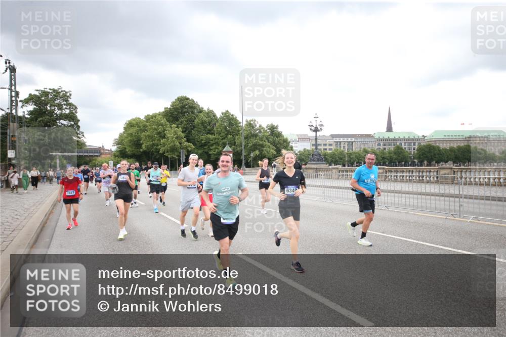 29.06.2025 - hella hamburg halbmarathon Jannik Wohlers http://msf.ph/oto/8499018 29.06.2025 10:56:23 Lombardsbrücke 2887, 2932, 2991, 3348, 3387, 3418, 3438, 3516, 3517, 3614, 4094, 4118, 5589, 5911, 5944, 6348, 6349, 7381, 8150, 8197, 8939, 8943, 9172, 9210, 9402, 9404, 9517, 9902, 9905, 9910, 10138, 10309, 10450, 10571, 10632, 10936, 11047, 11089, 11204, 12328, 12345, 12354, 12993, 13108, 13273, 13671, 13801, 13834, 14117, 14472, 14711, 14746, 15215, 15630, 15748, 15823, 18197 meine-sportfotos.de