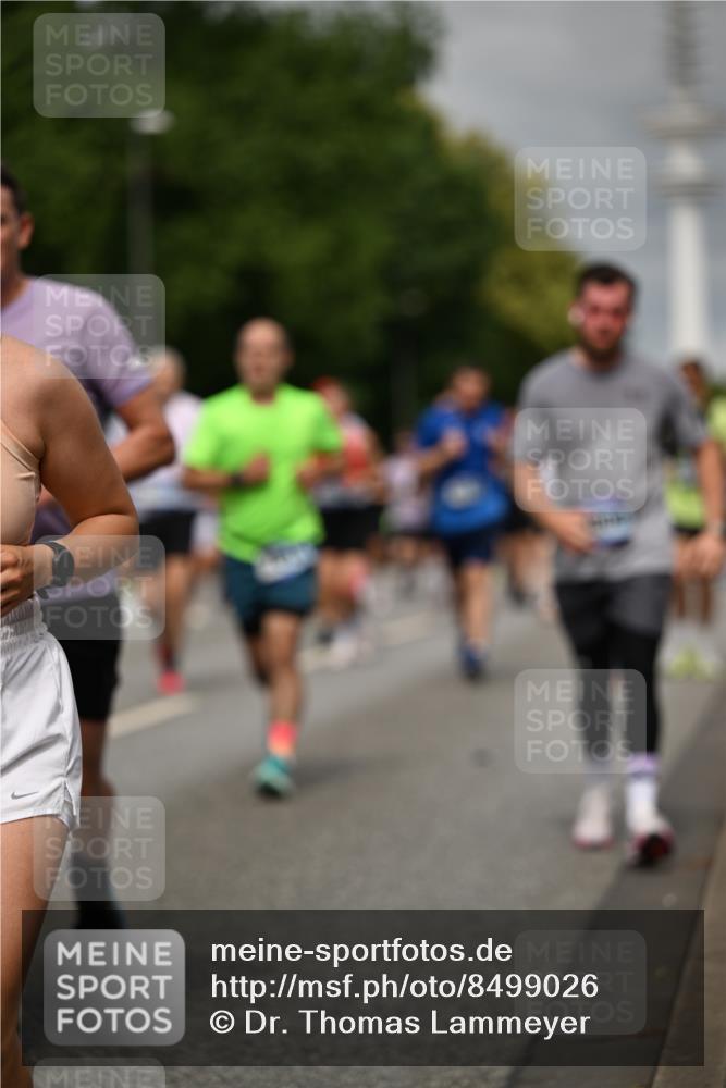 29.06.2025 - hella hamburg halbmarathon Dr. Thomas Lammeyer http://msf.ph/oto/8499026 29.06.2025 10:23:56 Kennedybrücke 1145, 2405, 2795, 2918, 2993, 2995, 3446, 3631, 4170, 4562, 4570, 4979, 5035, 5123, 5178, 5251, 5397, 5429, 5556, 5834, 5849, 5878, 6444, 6796, 6797, 6872, 6874, 6939, 7137, 7248, 7249, 7647, 7836, 7917, 8427, 8537, 8778, 10349, 10540, 10594, 10966, 11036, 11247 meine-sportfotos.de