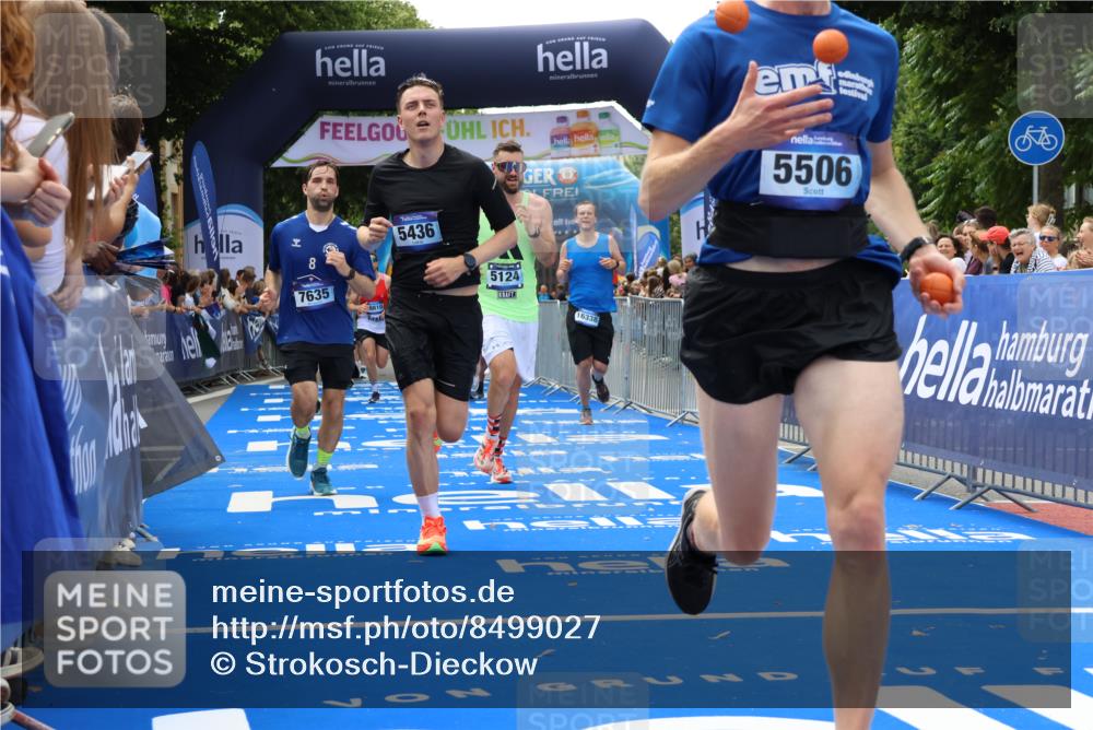 29.06.2025 - hella hamburg halbmarathon Strokosch-Dieckow http://msf.ph/oto/8499027 29.06.2025 10:43:27 Ziel 2653, 3928, 4080, 5124, 5436, 5506, 7635, 8664, 9931, 10237, 10246, 11648, 12623, 13348, 14484, 15921, 16338, 16720, 17391, 18274, 18513, 18775, 18810, 18942, 18987, 19009, 19051, 19229 meine-sportfotos.de