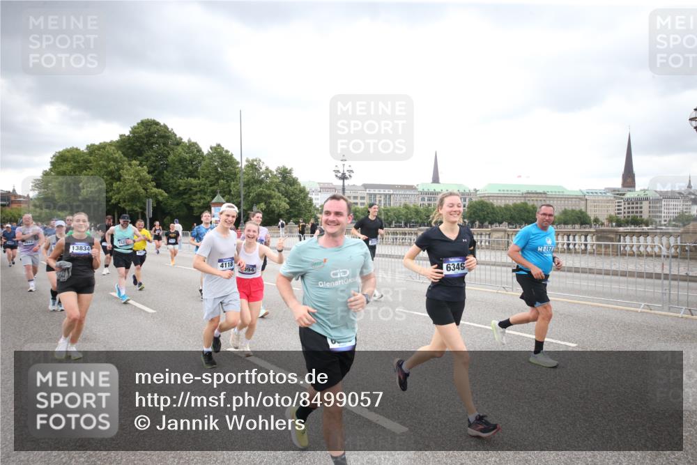 29.06.2025 - hella hamburg halbmarathon Jannik Wohlers http://msf.ph/oto/8499057 29.06.2025 10:56:24 Lombardsbrücke 1207, 2887, 2932, 2991, 3348, 3387, 3418, 3516, 3517, 3614, 4094, 4118, 5589, 5911, 5944, 6284, 6348, 6349, 7381, 7416, 7417, 8150, 8197, 8939, 8943, 9172, 9210, 9402, 9404, 9517, 9902, 9905, 9910, 10138, 10309, 10450, 10571, 10632, 10936, 11047, 11089, 11204, 12328, 12345, 12354, 12828, 12993, 13108, 13273, 13276, 13671, 13801, 13834, 14117, 14472, 14711, 14746, 15215, 15630, 15748, 15823 meine-sportfotos.de