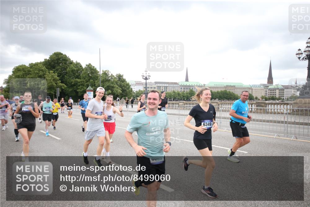 29.06.2025 - hella hamburg halbmarathon Jannik Wohlers http://msf.ph/oto/8499060 29.06.2025 10:56:24 Lombardsbrücke 1207, 2887, 2932, 2991, 3348, 3387, 3418, 3516, 3517, 3614, 4094, 4118, 5589, 5911, 5944, 6284, 6348, 6349, 7381, 7416, 7417, 8150, 8197, 8939, 8943, 9172, 9210, 9402, 9404, 9517, 9902, 9905, 9910, 10138, 10309, 10450, 10571, 10632, 10936, 11047, 11089, 11204, 12328, 12345, 12354, 12828, 12993, 13108, 13273, 13276, 13671, 13801, 13834, 14117, 14472, 14711, 14746, 15215, 15630, 15748, 15823 meine-sportfotos.de