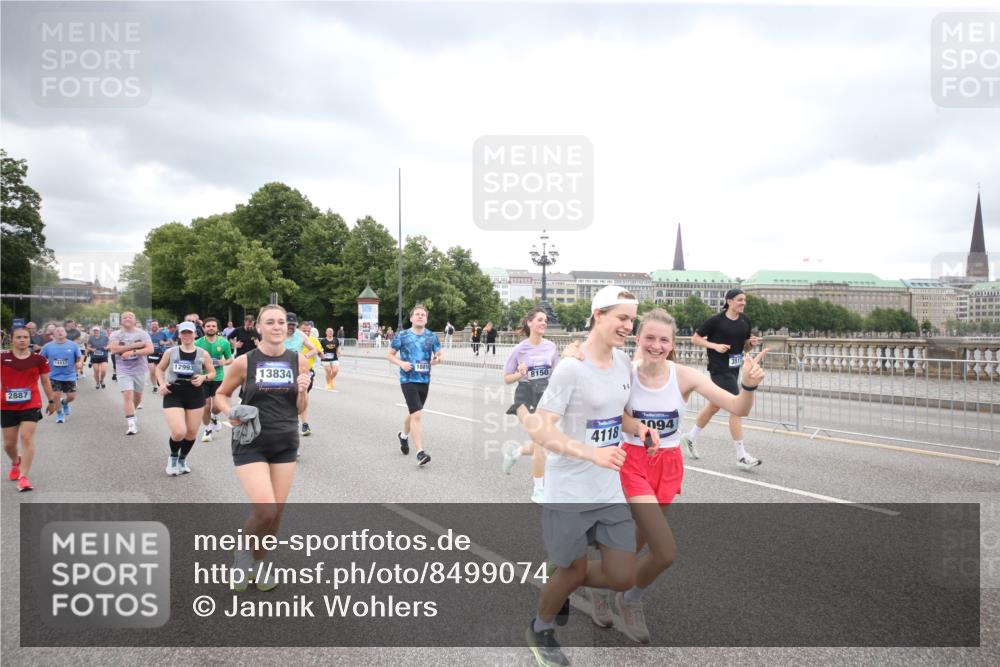 29.06.2025 - hella hamburg halbmarathon Jannik Wohlers http://msf.ph/oto/8499074 29.06.2025 10:56:24 Lombardsbrücke 1207, 2887, 2932, 2991, 3348, 3387, 3418, 3516, 3517, 3614, 4094, 4118, 5589, 5911, 5944, 6284, 6348, 6349, 7381, 7416, 7417, 8150, 8197, 8939, 8943, 9172, 9210, 9402, 9404, 9517, 9902, 9905, 9910, 10138, 10309, 10450, 10571, 10632, 10936, 11047, 11089, 11204, 12328, 12345, 12354, 12828, 12993, 13108, 13273, 13276, 13671, 13801, 13834, 14117, 14472, 14711, 14746, 15215, 15630, 15748, 15823 meine-sportfotos.de