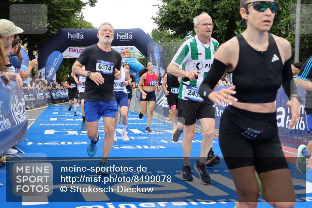 29.06.2025 - hella hamburg halbmarathon Strokosch-Dieckow http://msf.ph/oto/8499078 29.06.2025 10:53:59 Ziel 1151, 1410, 1815, 2432, 3096, 3208, 3209, 6356, 6374, 6481, 6581, 7395, 7918, 7973, 8394, 9032, 11499, 11789, 12379, 13032, 13869, 14175, 16477, 16871, 17348, 18308, 18831, 18879 meine-sportfotos.de
