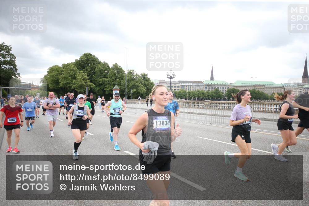 29.06.2025 - hella hamburg halbmarathon Jannik Wohlers http://msf.ph/oto/8499089 29.06.2025 10:56:25 Lombardsbrücke 1207, 2887, 2932, 2991, 3348, 3387, 3418, 3516, 3517, 3614, 4094, 4118, 5589, 5911, 5944, 6284, 6348, 6349, 7381, 7416, 7417, 8150, 8197, 8939, 8943, 9172, 9210, 9402, 9404, 9517, 9902, 9905, 9910, 10016, 10138, 10309, 10450, 10571, 10632, 10936, 11047, 11089, 11204, 12328, 12345, 12354, 12828, 12993, 13108, 13273, 13276, 13671, 13801, 13834, 14117, 14472, 14711, 14746, 15215, 15630, 15748, 15823 meine-sportfotos.de