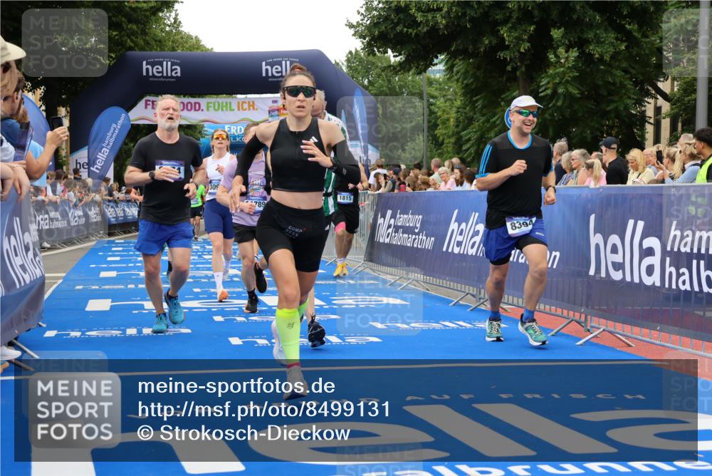 29.06.2025 - hella hamburg halbmarathon Strokosch-Dieckow http://msf.ph/oto/8499131 29.06.2025 10:53:58 Ziel 1151, 1410, 1706, 1815, 1870, 2432, 3096, 3208, 3209, 6356, 6374, 6481, 7395, 7918, 7973, 8394, 9032, 11499, 11789, 12379, 12413, 13032, 13869, 14175, 16477, 16538, 17348, 18308, 18418, 18831, 18879, 18915, 19177 meine-sportfotos.de