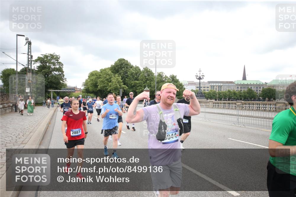 29.06.2025 - hella hamburg halbmarathon Jannik Wohlers http://msf.ph/oto/8499136 29.06.2025 10:56:27 Lombardsbrücke 1207, 2932, 3348, 3387, 3418, 3485, 3516, 3517, 4094, 4118, 4568, 4569, 5589, 5911, 5944, 6284, 6348, 6349, 7381, 7416, 7417, 8150, 8197, 9172, 9210, 9402, 9404, 9517, 9902, 9905, 10016, 10138, 10309, 10450, 10632, 11047, 12328, 12345, 12354, 12828, 12993, 13108, 13194, 13273, 13276, 13671, 13801, 13834, 14117, 14472, 14711, 15215, 15630, 15748, 15823 meine-sportfotos.de