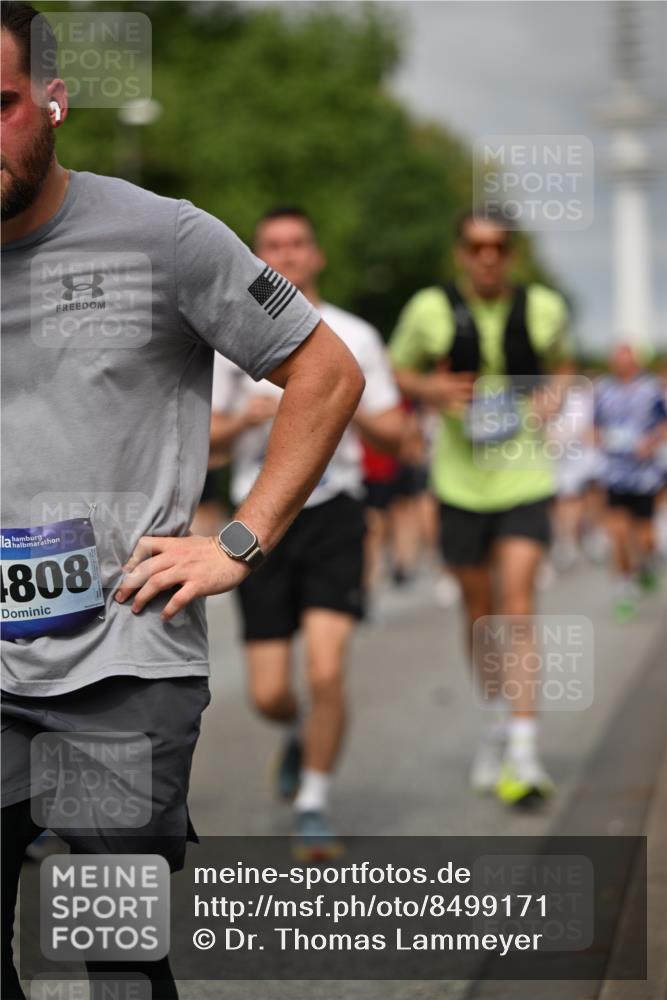 29.06.2025 - hella hamburg halbmarathon Dr. Thomas Lammeyer http://msf.ph/oto/8499171 29.06.2025 10:24:00 Kennedybrücke 1145, 2405, 2795, 2918, 2993, 2995, 3278, 3446, 3631, 3678, 4170, 4539, 4562, 4570, 4614, 4979, 5035, 5123, 5178, 5251, 5397, 5429, 5556, 5834, 5849, 5878, 6444, 6796, 6797, 6872, 6874, 6939, 7137, 7248, 7249, 7647, 7744, 7836, 7917, 8427, 8537, 10349, 10594, 10622, 10966, 11028, 11036, 11247 meine-sportfotos.de