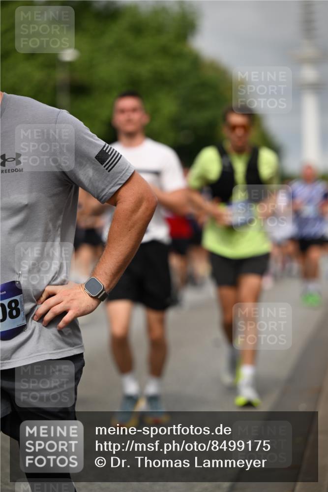 29.06.2025 - hella hamburg halbmarathon Dr. Thomas Lammeyer http://msf.ph/oto/8499175 29.06.2025 10:24:00 Kennedybrücke 1145, 2405, 2795, 2918, 2993, 2995, 3278, 3446, 3631, 3678, 4170, 4539, 4562, 4570, 4614, 4979, 5035, 5123, 5178, 5251, 5397, 5429, 5556, 5834, 5849, 5878, 6444, 6796, 6797, 6872, 6874, 6939, 7137, 7248, 7249, 7647, 7744, 7836, 7917, 8427, 8537, 10349, 10594, 10622, 10966, 11028, 11036, 11247 meine-sportfotos.de