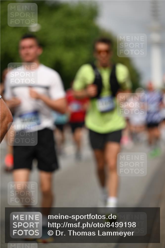 29.06.2025 - hella hamburg halbmarathon Dr. Thomas Lammeyer http://msf.ph/oto/8499198 29.06.2025 10:24:01 Kennedybrücke 1145, 2405, 2795, 2918, 2993, 2995, 3278, 3446, 3631, 3678, 4170, 4539, 4562, 4570, 4614, 4979, 5035, 5123, 5178, 5251, 5397, 5429, 5556, 5834, 5849, 5878, 6444, 6796, 6797, 6872, 6874, 6939, 7137, 7248, 7249, 7647, 7744, 7836, 7917, 8427, 8537, 10349, 10594, 10622, 11028, 11036, 11247 meine-sportfotos.de