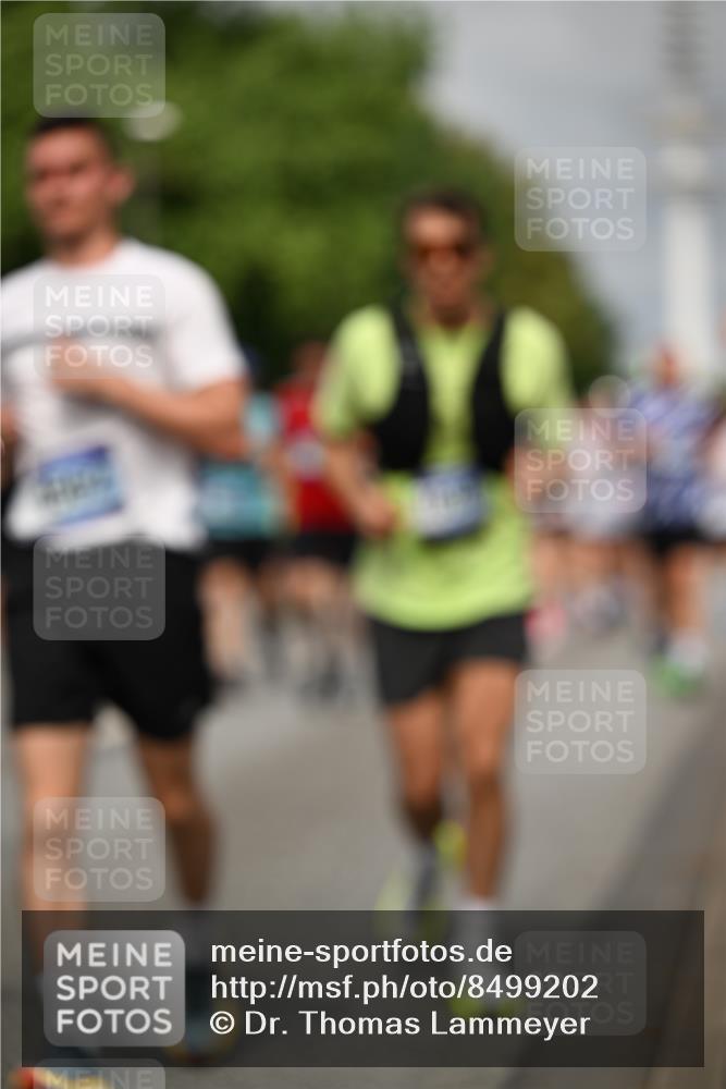 29.06.2025 - hella hamburg halbmarathon Dr. Thomas Lammeyer http://msf.ph/oto/8499202 29.06.2025 10:24:01 Kennedybrücke 1145, 2405, 2795, 2918, 2993, 2995, 3278, 3446, 3631, 3678, 4170, 4539, 4562, 4570, 4614, 4979, 5035, 5123, 5178, 5251, 5397, 5429, 5556, 5834, 5849, 5878, 6444, 6796, 6797, 6872, 6874, 6939, 7137, 7248, 7249, 7647, 7744, 7836, 7917, 8427, 8537, 10349, 10594, 10622, 11028, 11036, 11247 meine-sportfotos.de