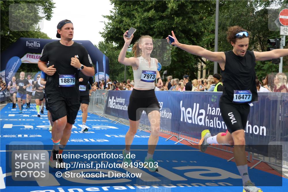 29.06.2025 - hella hamburg halbmarathon Strokosch-Dieckow http://msf.ph/oto/8499203 29.06.2025 10:53:55 Ziel 1151, 1706, 1815, 1870, 2432, 3096, 6260, 6356, 6374, 6481, 7395, 7918, 7973, 8394, 9032, 9922, 10891, 11789, 12413, 13032, 13869, 14026, 14175, 15502, 16477, 16538, 17348, 18308, 18418, 18487, 18759, 18831, 18879, 18915, 19177 meine-sportfotos.de