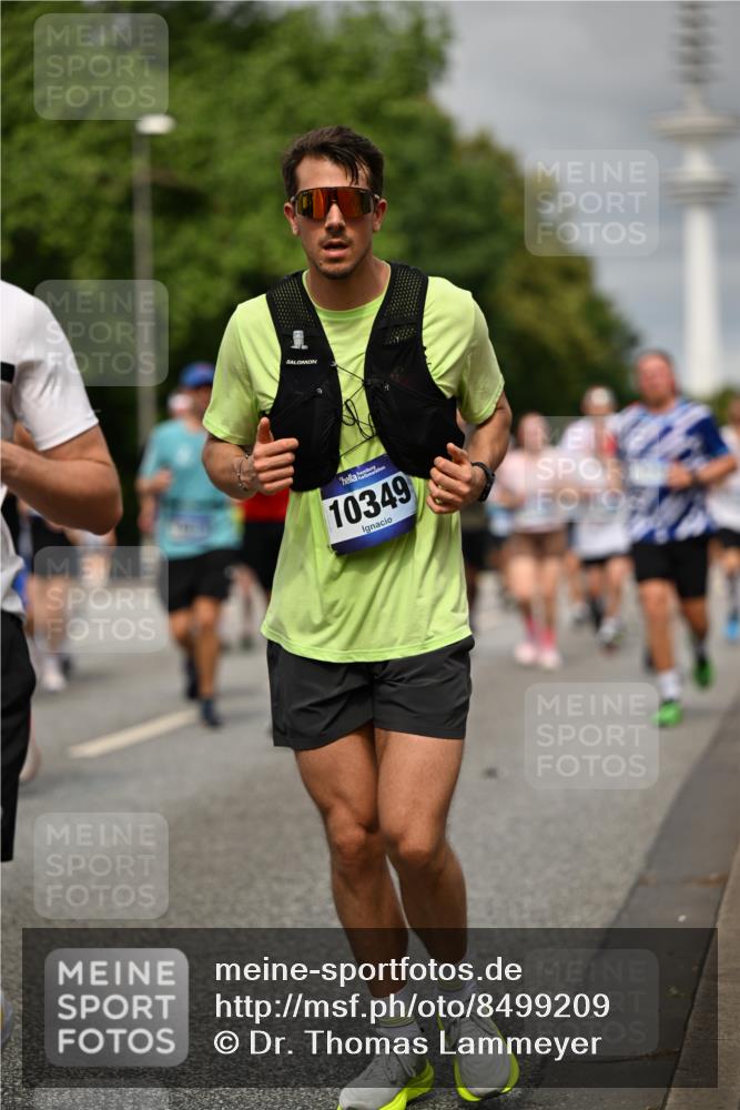29.06.2025 - hella hamburg halbmarathon Dr. Thomas Lammeyer http://msf.ph/oto/8499209 29.06.2025 10:24:01 Kennedybrücke 1145, 2405, 2795, 2918, 2993, 2995, 3278, 3446, 3631, 3678, 4170, 4539, 4562, 4570, 4614, 4979, 5035, 5123, 5178, 5251, 5397, 5429, 5556, 5834, 5849, 5878, 6444, 6796, 6797, 6872, 6874, 6939, 7137, 7248, 7249, 7647, 7744, 7836, 7917, 8427, 8537, 10349, 10594, 10622, 11028, 11036, 11247 meine-sportfotos.de