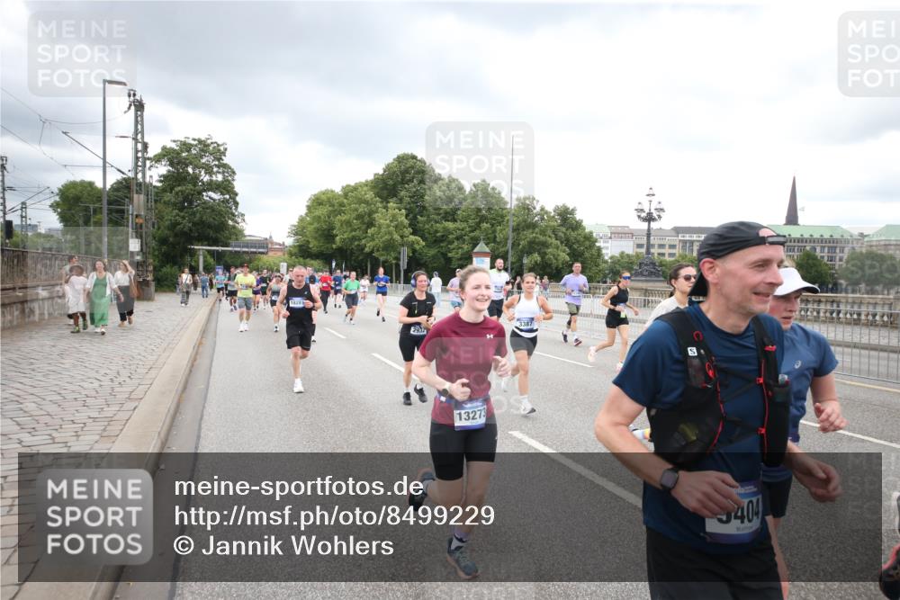 29.06.2025 - hella hamburg halbmarathon Jannik Wohlers http://msf.ph/oto/8499229 29.06.2025 10:56:31 Lombardsbrücke 1207, 2871, 2932, 3348, 3387, 3418, 3470, 3485, 3516, 3517, 4094, 4118, 4568, 4569, 5589, 5944, 6284, 6348, 6349, 6981, 7381, 7416, 7417, 7964, 8150, 8197, 8546, 9298, 9299, 9402, 9404, 9513, 9517, 9902, 9905, 10016, 10138, 10142, 10309, 10450, 10632, 11047, 11050, 12226, 12328, 12345, 12828, 12829, 12993, 13194, 13273, 13276, 13671, 13801, 13834, 13878, 14117, 14472, 15215, 15499, 15630, 15748, 15823 meine-sportfotos.de