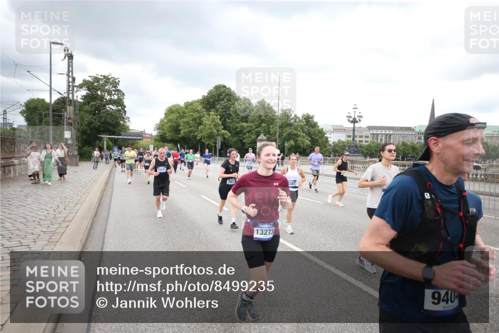 29.06.2025 - hella hamburg halbmarathon Jannik Wohlers http://msf.ph/oto/8499235 29.06.2025 10:56:32 Lombardsbrücke 1207, 2871, 2932, 3348, 3387, 3418, 3470, 3485, 3516, 3517, 4094, 4118, 4241, 4568, 4569, 5589, 5944, 6284, 6348, 6349, 6981, 7381, 7416, 7417, 7964, 8039, 8150, 8197, 8546, 9298, 9299, 9329, 9402, 9404, 9513, 9517, 9902, 9905, 10016, 10138, 10142, 10309, 10450, 10632, 11047, 11050, 11179, 11323, 12226, 12345, 12535, 12828, 12829, 12993, 13194, 13273, 13276, 13671, 13801, 13834, 13878, 13986, 14117, 14472, 15215, 15499, 15630, 15748, 15823 meine-sportfotos.de