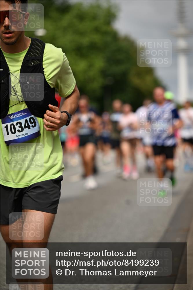 29.06.2025 - hella hamburg halbmarathon Dr. Thomas Lammeyer http://msf.ph/oto/8499239 29.06.2025 10:24:02 Kennedybrücke 1145, 2405, 2795, 2918, 2993, 2995, 3278, 3446, 3631, 3678, 4539, 4562, 4570, 4614, 4979, 5035, 5123, 5251, 5397, 5429, 5556, 5834, 5849, 5878, 6444, 6796, 6797, 6872, 6874, 6939, 7137, 7248, 7249, 7647, 7744, 7836, 7917, 8427, 8537, 10349, 10594, 10622, 11028, 11036, 11247 meine-sportfotos.de